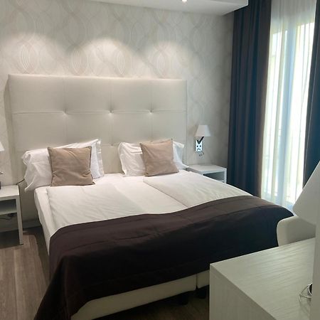 International Beach Hotel Каорле Экстерьер фото