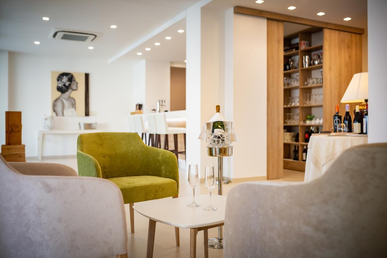 International Beach Hotel Каорле Экстерьер фото