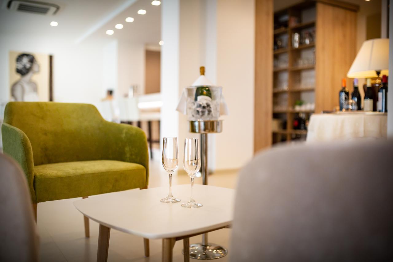 International Beach Hotel Каорле Экстерьер фото