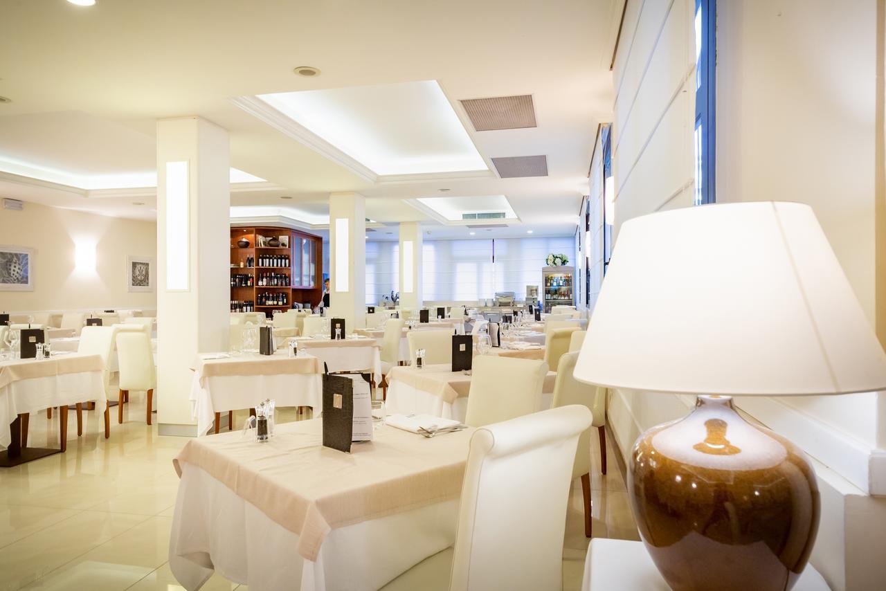 International Beach Hotel Каорле Экстерьер фото