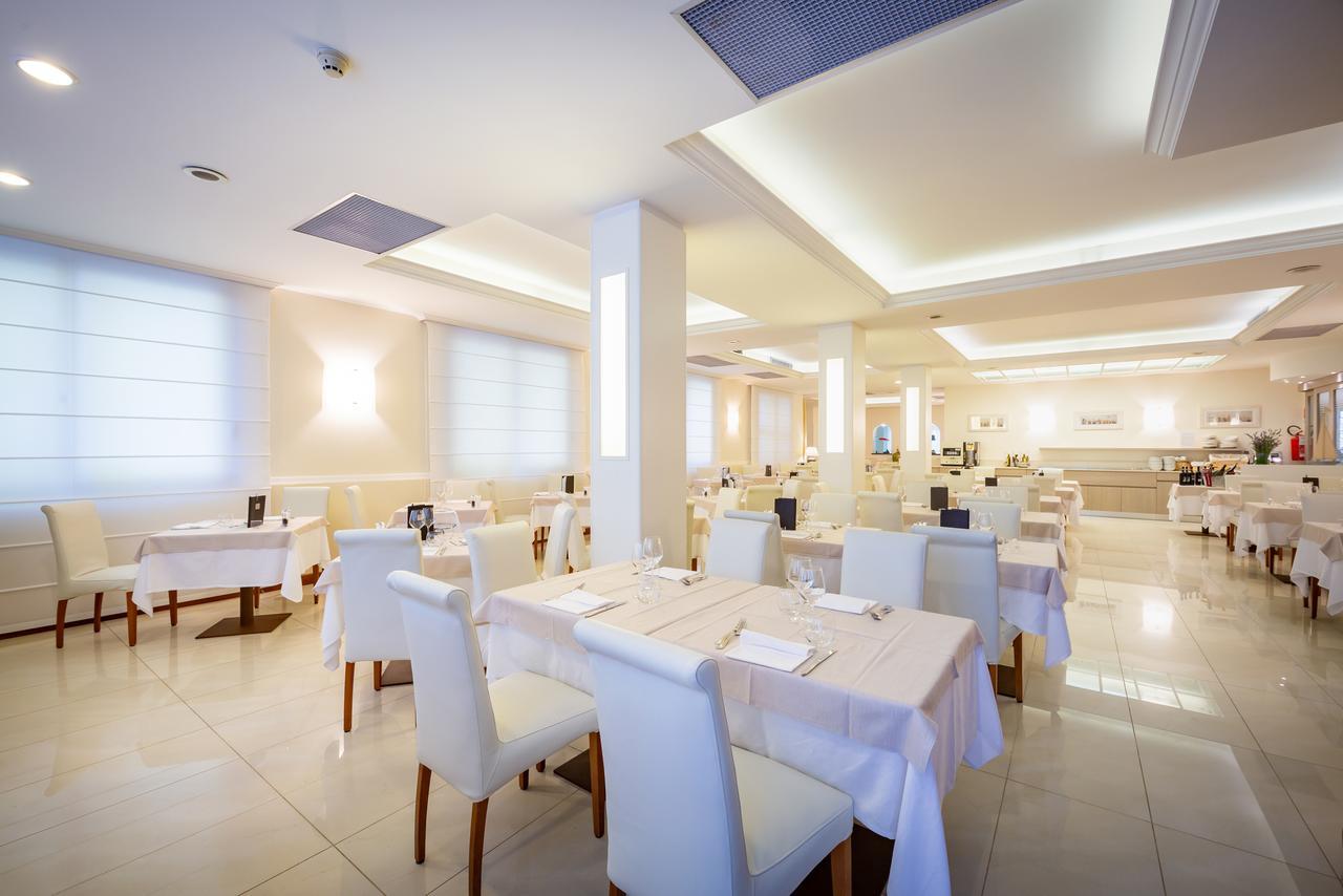 International Beach Hotel Каорле Экстерьер фото