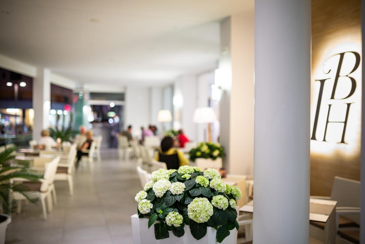 International Beach Hotel Каорле Экстерьер фото