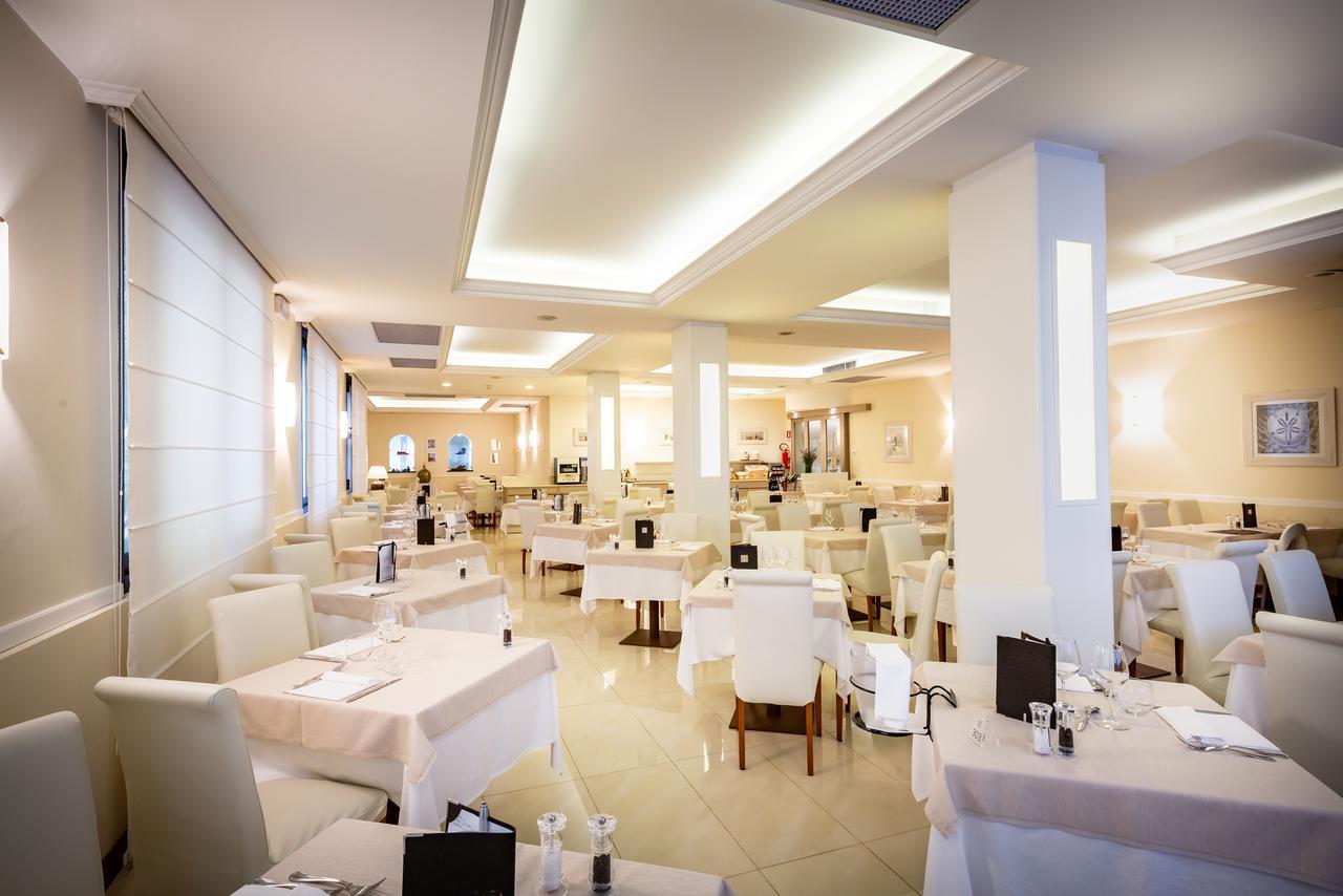 International Beach Hotel Каорле Экстерьер фото