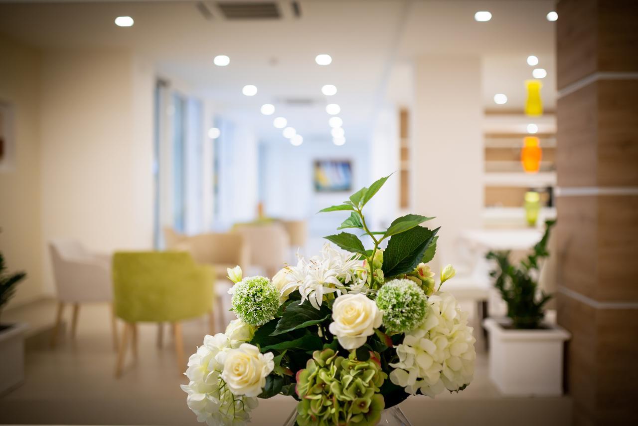 International Beach Hotel Каорле Экстерьер фото