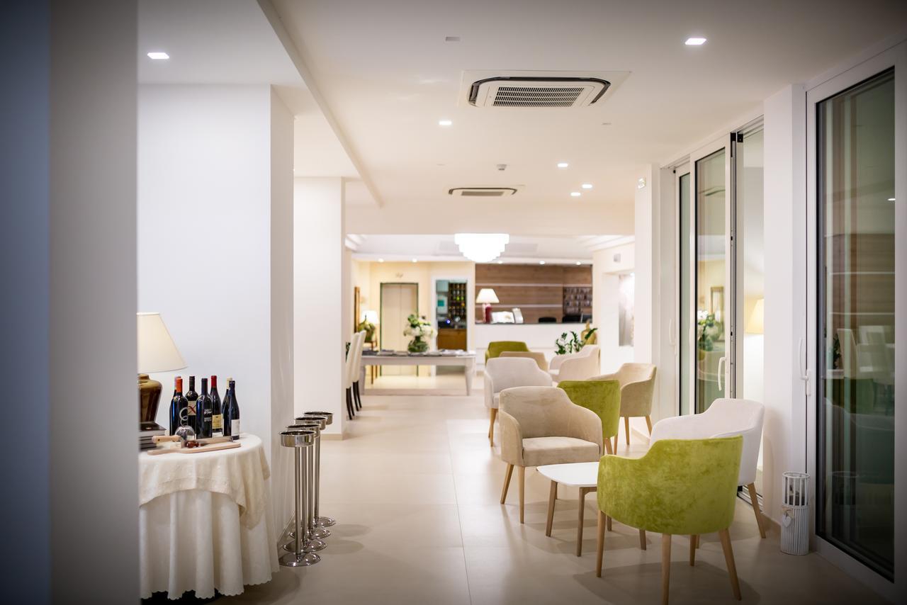 International Beach Hotel Каорле Экстерьер фото
