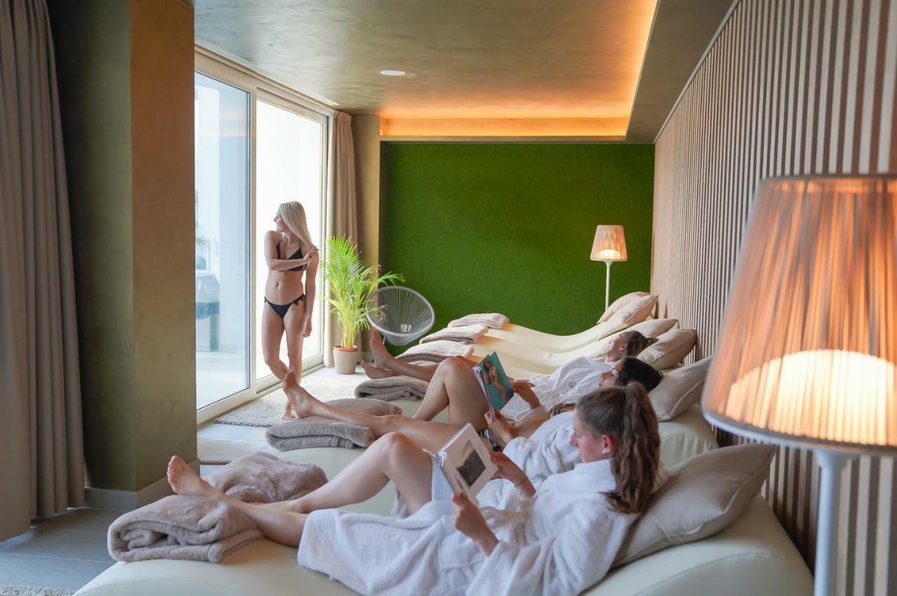 International Beach Hotel Каорле Экстерьер фото